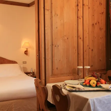 Hotel Alaska Cortina
