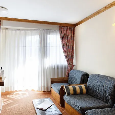 Otel Alaska Cortina 4*