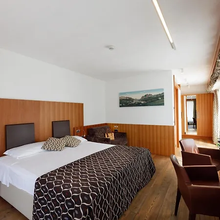 Otel Alaska Cortina