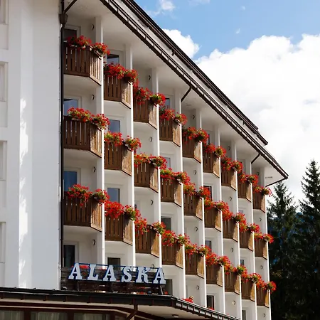 Hotel Alaska Cortina 4*