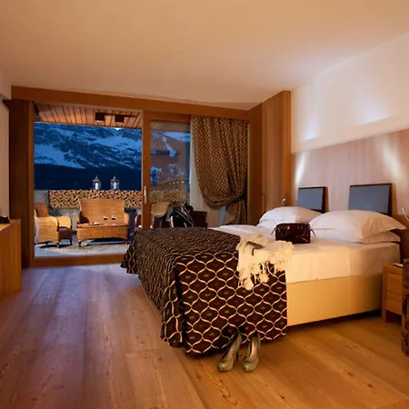 Otel Alaska Cortina 4*