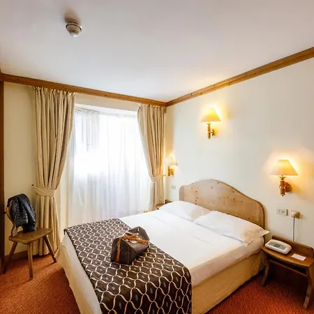 Hotel Alaska Cortina